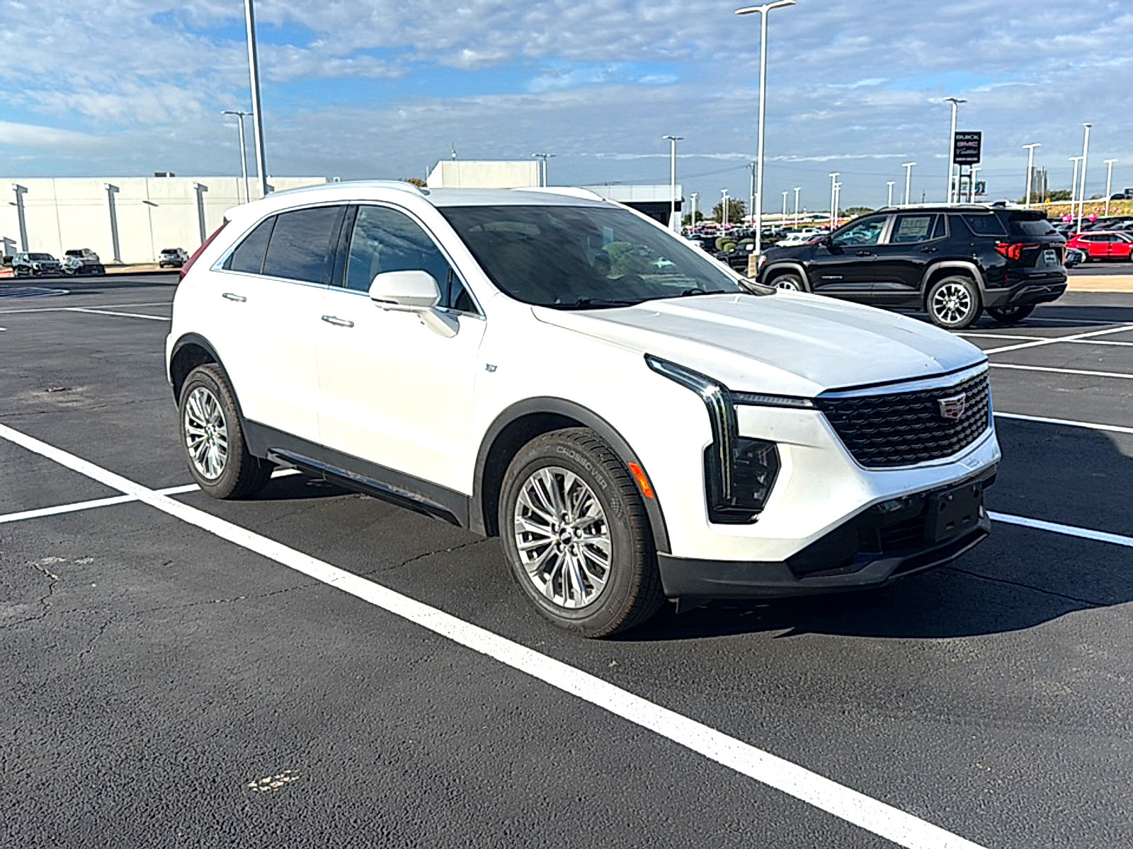 Used 2025 Cadillac XT4 Premium Luxury FWD image 3