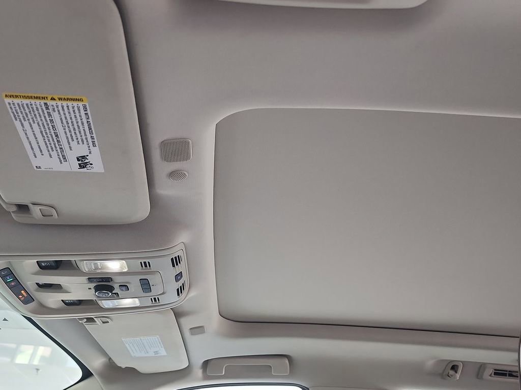 Certified 2021 GMC Yukon Denali w/ Denali Premium Package AWD/4WD image 19