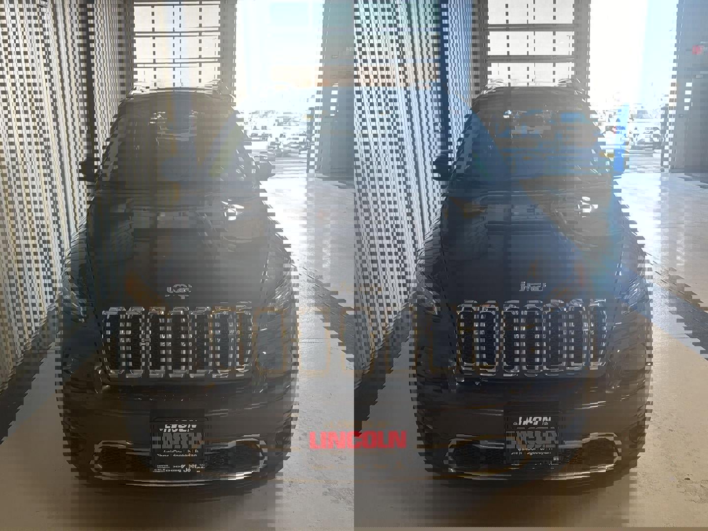 Used 2017 Jeep Cherokee Limited image 7