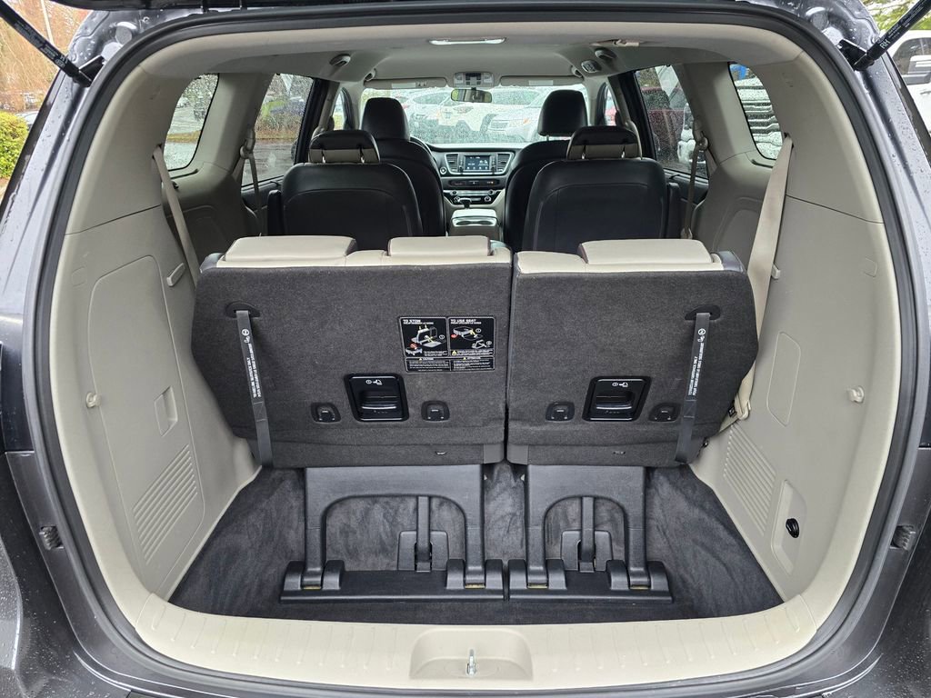 Used 2018 Kia Sedona LX w/ LX Essentials Premium Package image 6