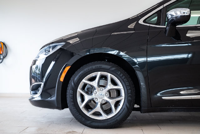 Used 2019 Chrysler Pacifica Limited FWD image 30