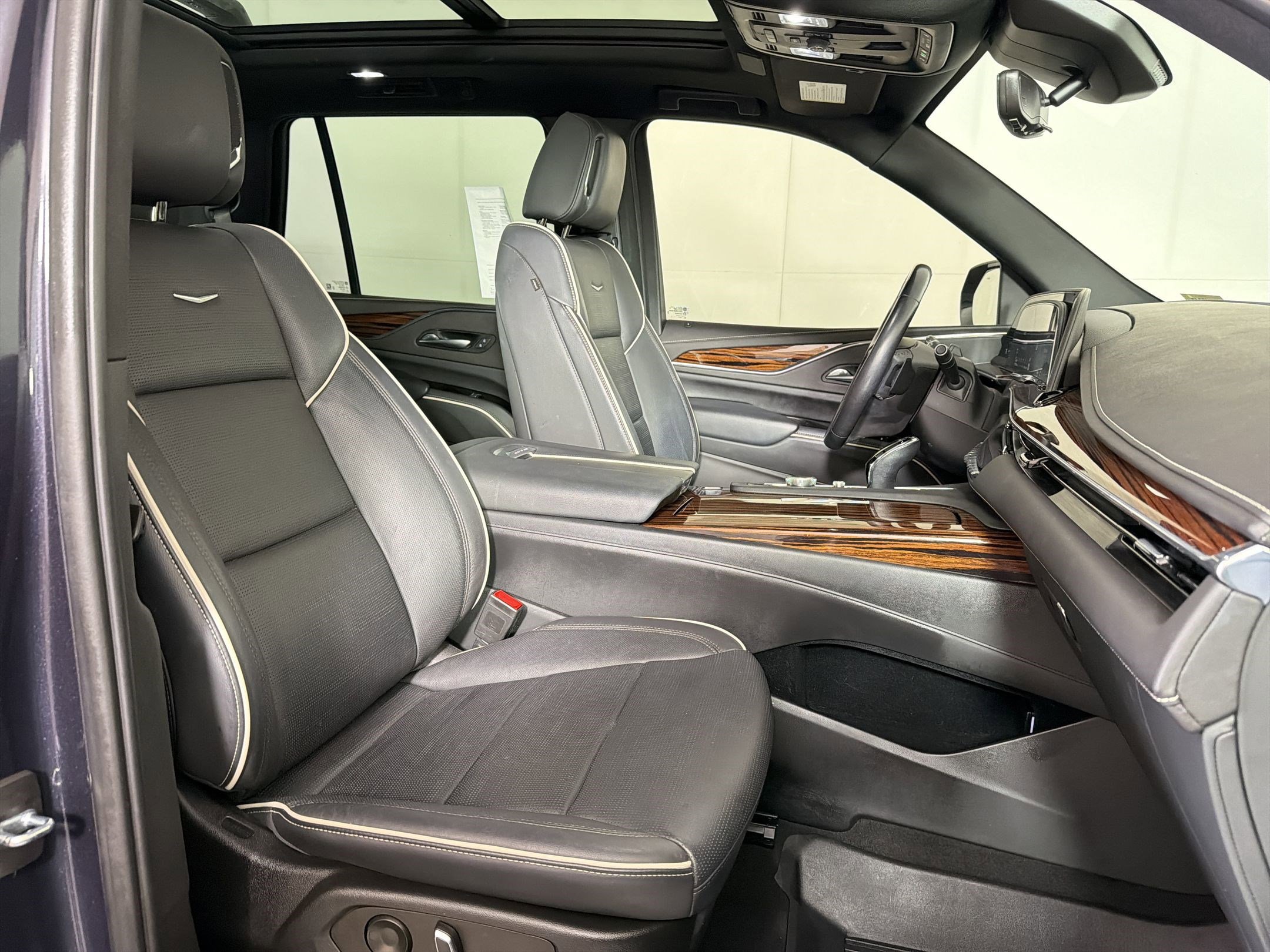 Used 2022 Cadillac Escalade Premium Luxury w/ Performance Package AWD/4WD image 31