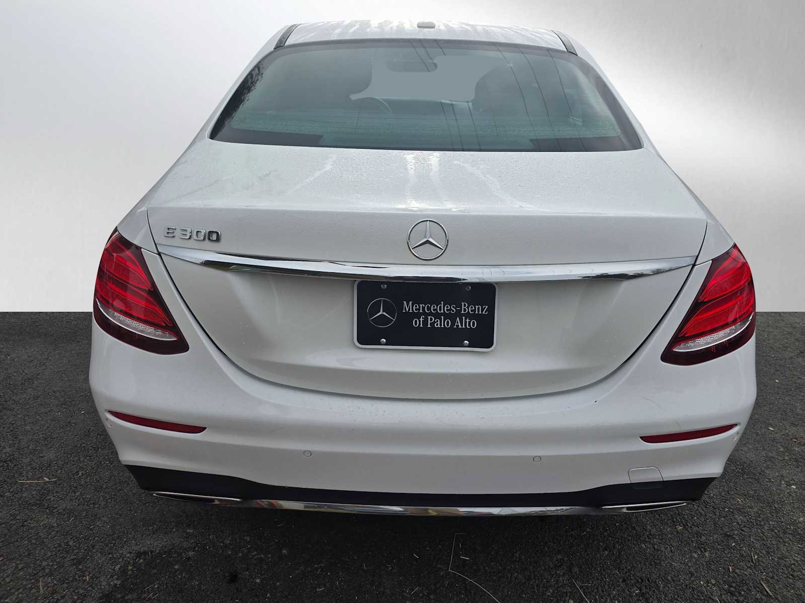 Used 2017 Mercedes-Benz E 300 image 4