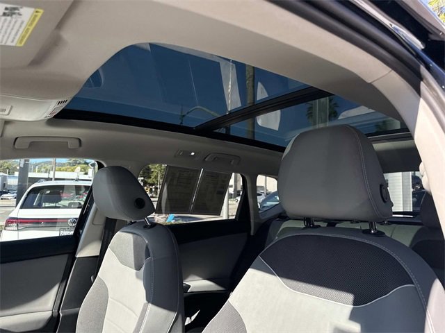 Certified 2023 Volkswagen Taos SE w/ Panoramic Sunroof Package image 18