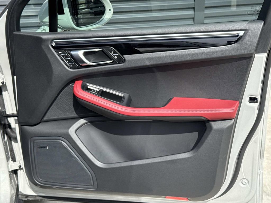 Certified 2025 Porsche Macan S image 19