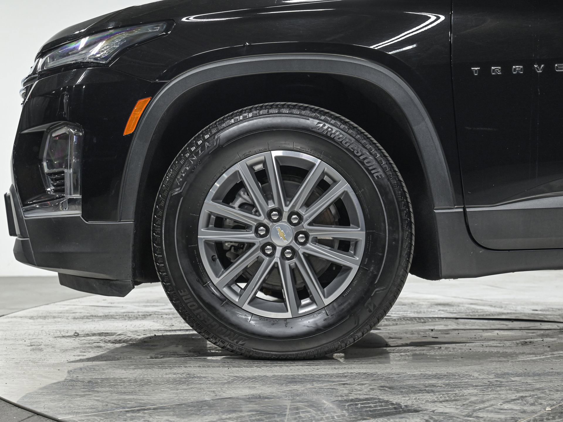Used 2023 Chevrolet Traverse LT AWD/4WD image 3