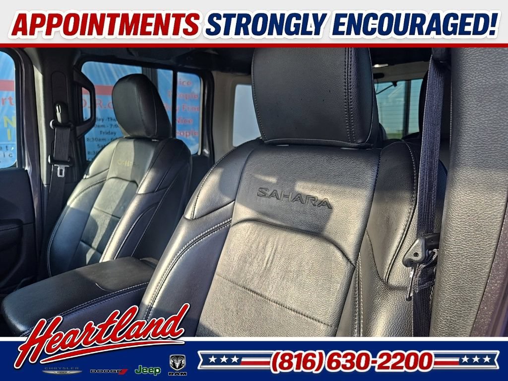 Used 2018 Jeep Wrangler Unlimited Sahara AWD/4WD image 31