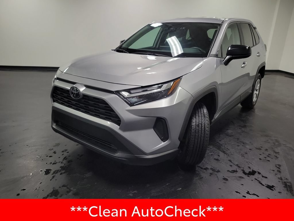 Used 2023 Toyota RAV4 LE AWD/4WD image 4