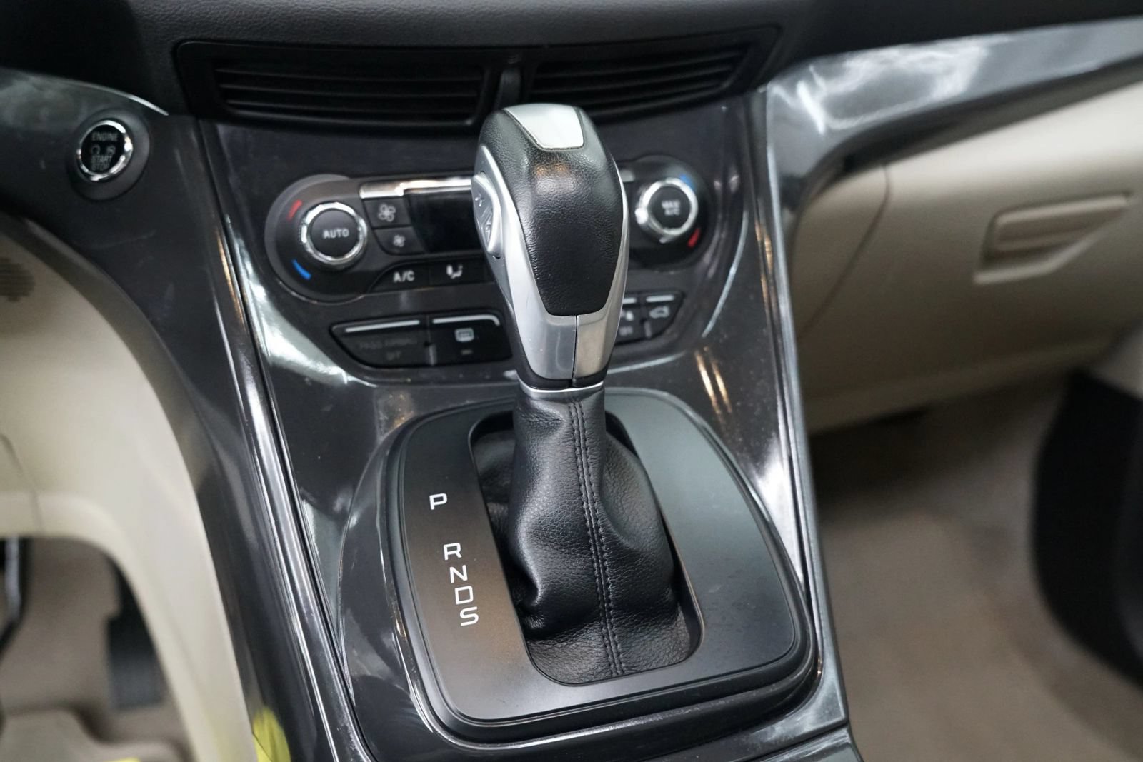 Used 2015 Ford Escape Titanium w/ Equipment Group 301A FWD image 24