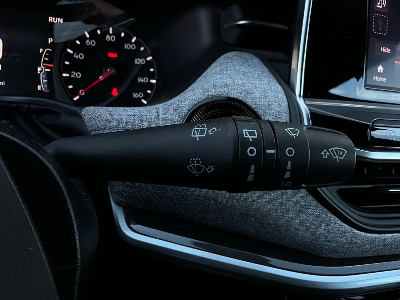 Used 2025 Jeep Compass Latitude image 37