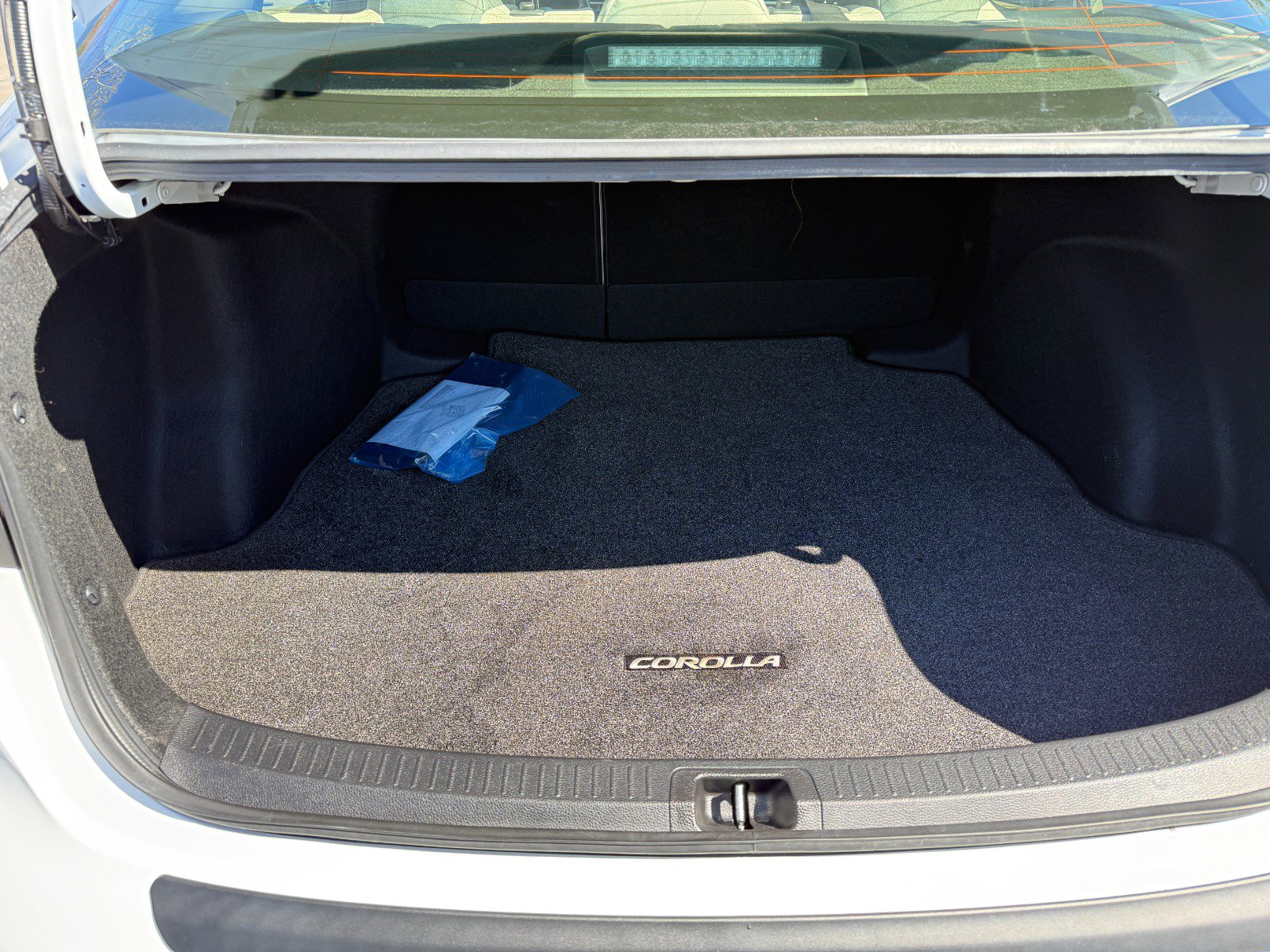 Used 2023 Toyota Corolla LE w/ Carpet Mat Package (TMS) image 18