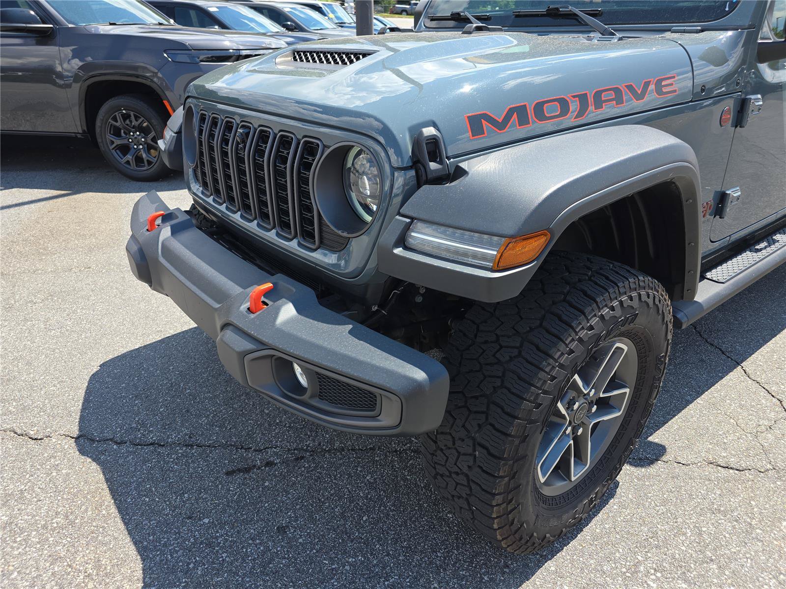 Used 2024 Jeep Gladiator Mojave w/ Technology Group AWD/4WD image 9