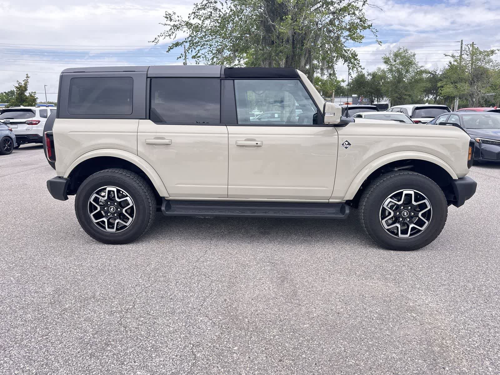 Used 2025 Ford Bronco Outer Banks AWD/4WD image 7