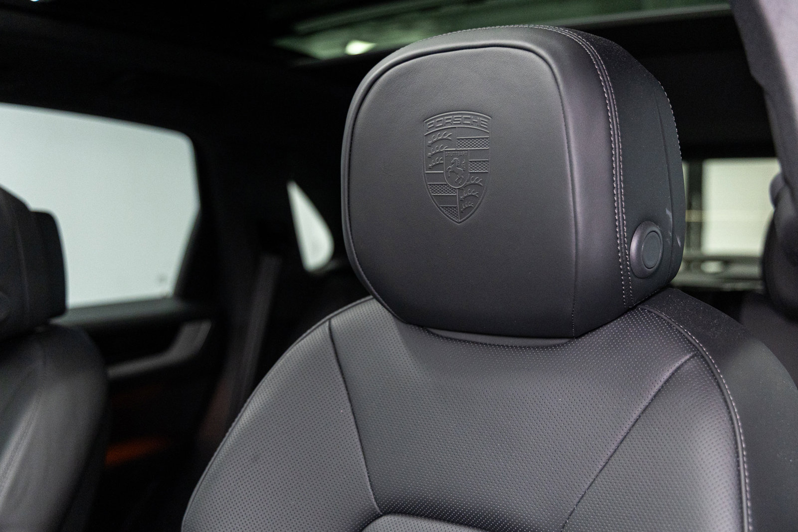 Used 2025 Porsche Cayenne S image 36