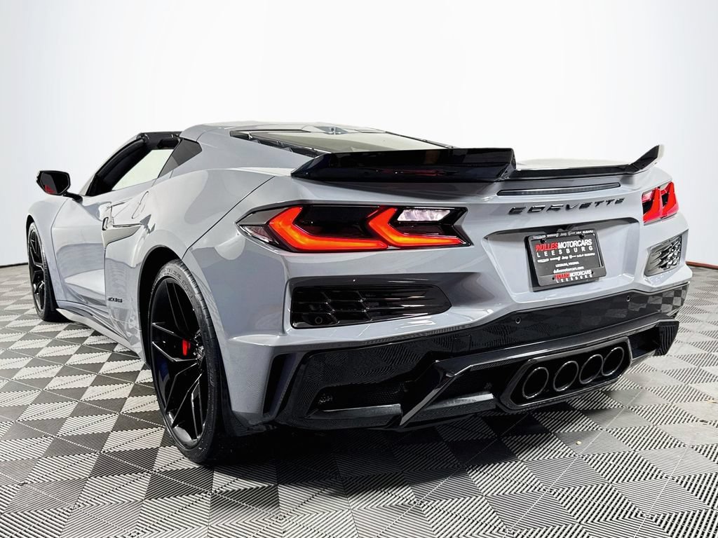 Used 2025 Chevrolet Corvette Z06 w/ Stealth Interior Trim Package RWD image 6