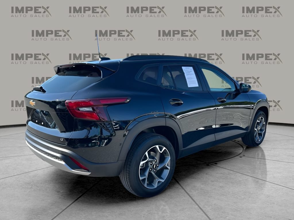Used 2025 Chevrolet Trax LT FWD image 5