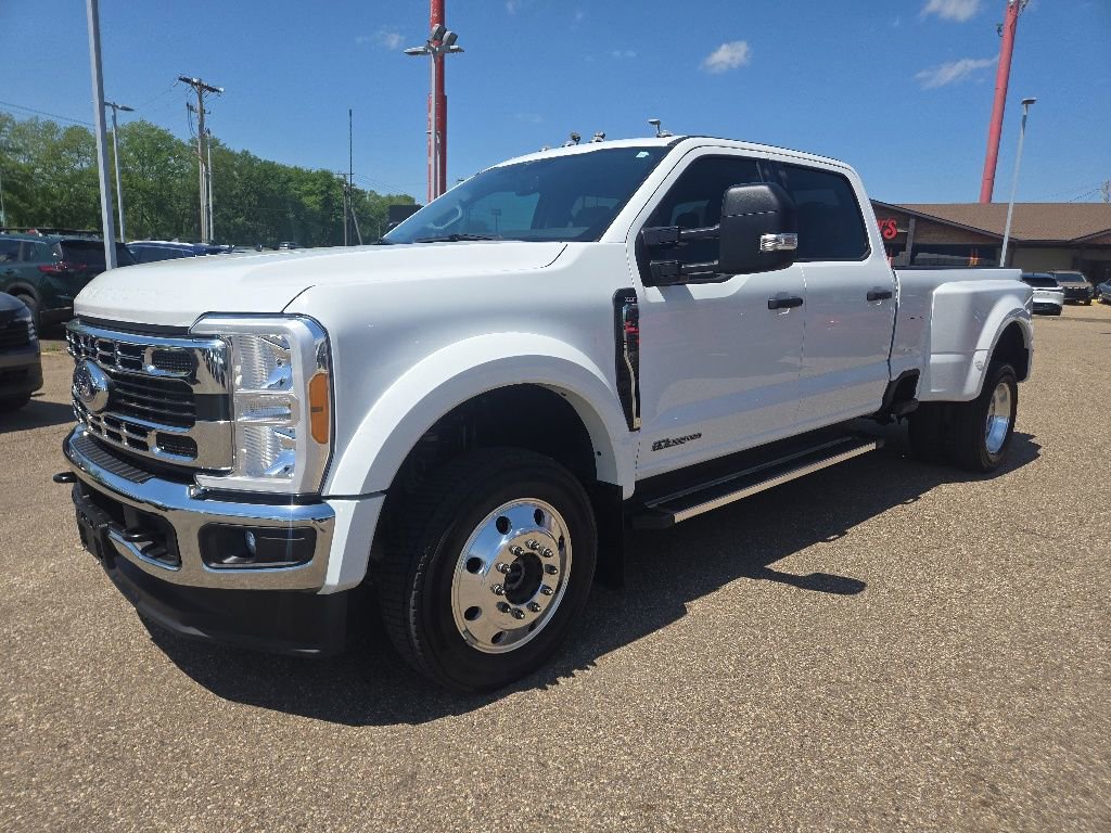 Used 2023 Ford F450 XLT AWD/4WD image 3