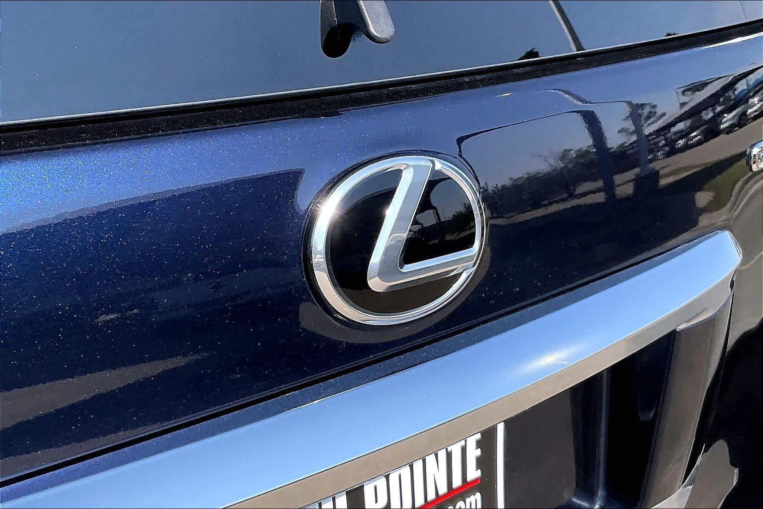 Used 2023 Lexus GX 460 Luxury w/ Accessory Package AWD/4WD image 30