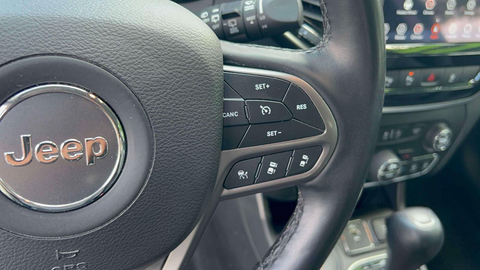 Used 2021 Jeep Cherokee Limited w/ Mopar Interior Package AWD/4WD image 17