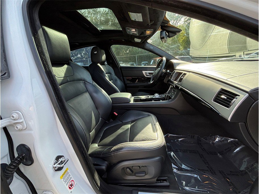 Used 2015 Jaguar XF Sport image 45