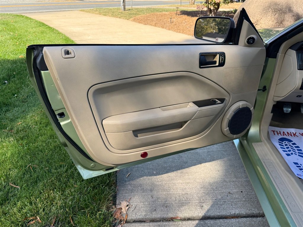 Used 2005 Ford Mustang GT Premium image 43