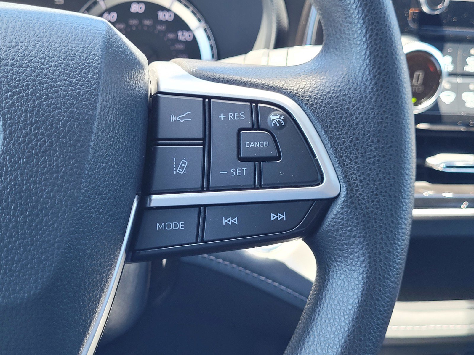 Used 2023 Toyota Highlander L AWD/4WD image 19