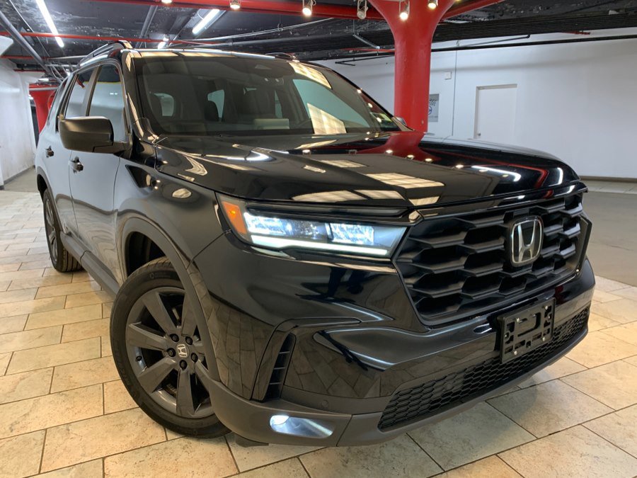 Used 2025 Honda Pilot Sport image 3