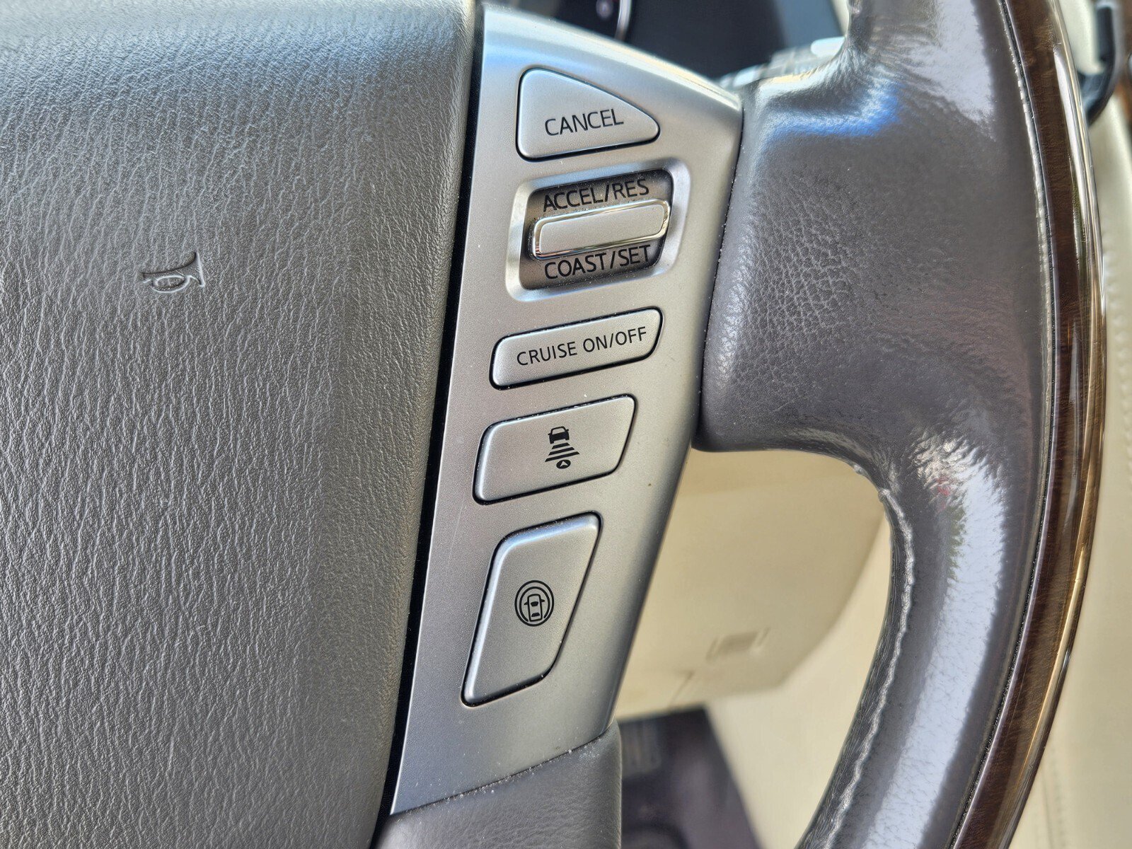 Used 2017 INFINITI QX80 2WD w/ Driver Assistance Package image 29