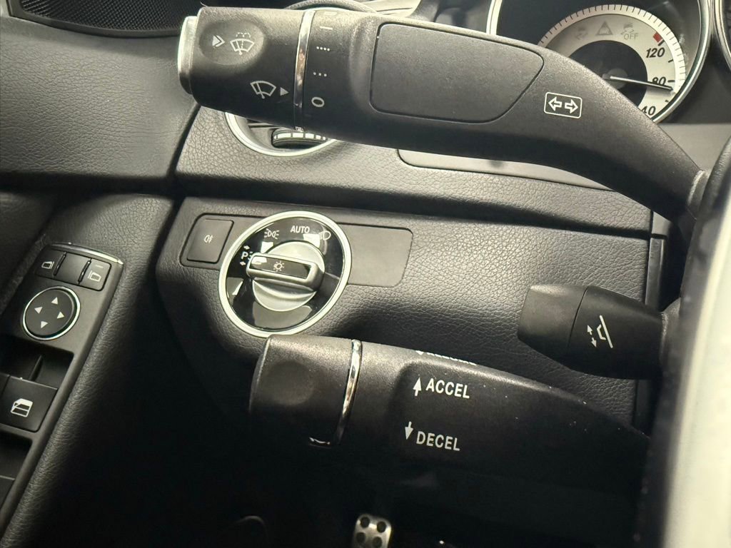 Used 2013 Mercedes-Benz C 250 Sedan image 19