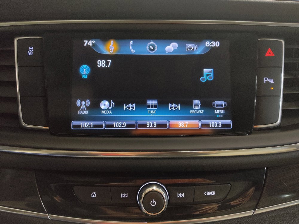 Used 2018 Buick Enclave Essence image 25