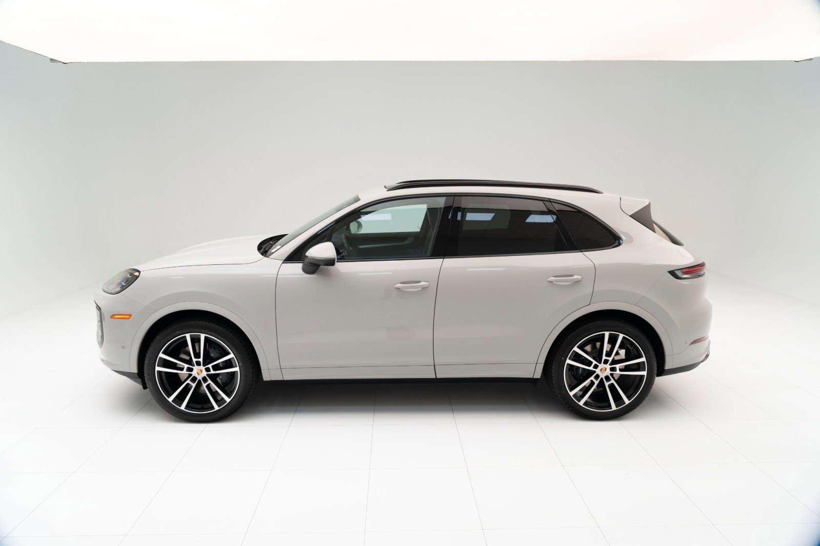 New 2025 Porsche Cayenne image 2