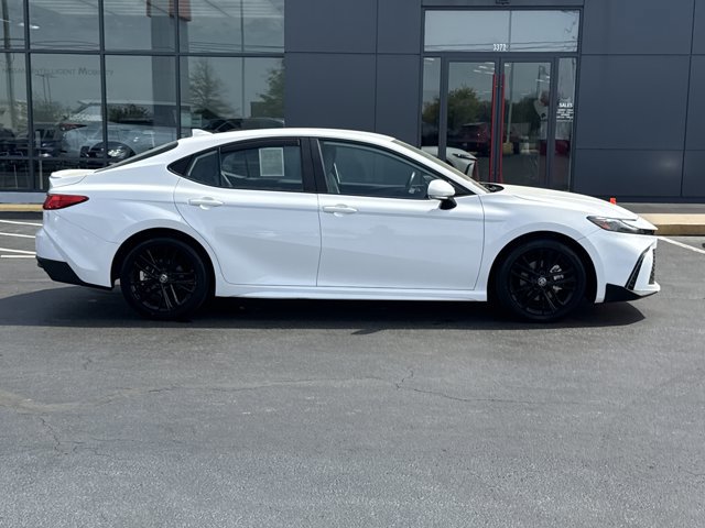 Used 2025 Toyota Camry SE FWD image 2
