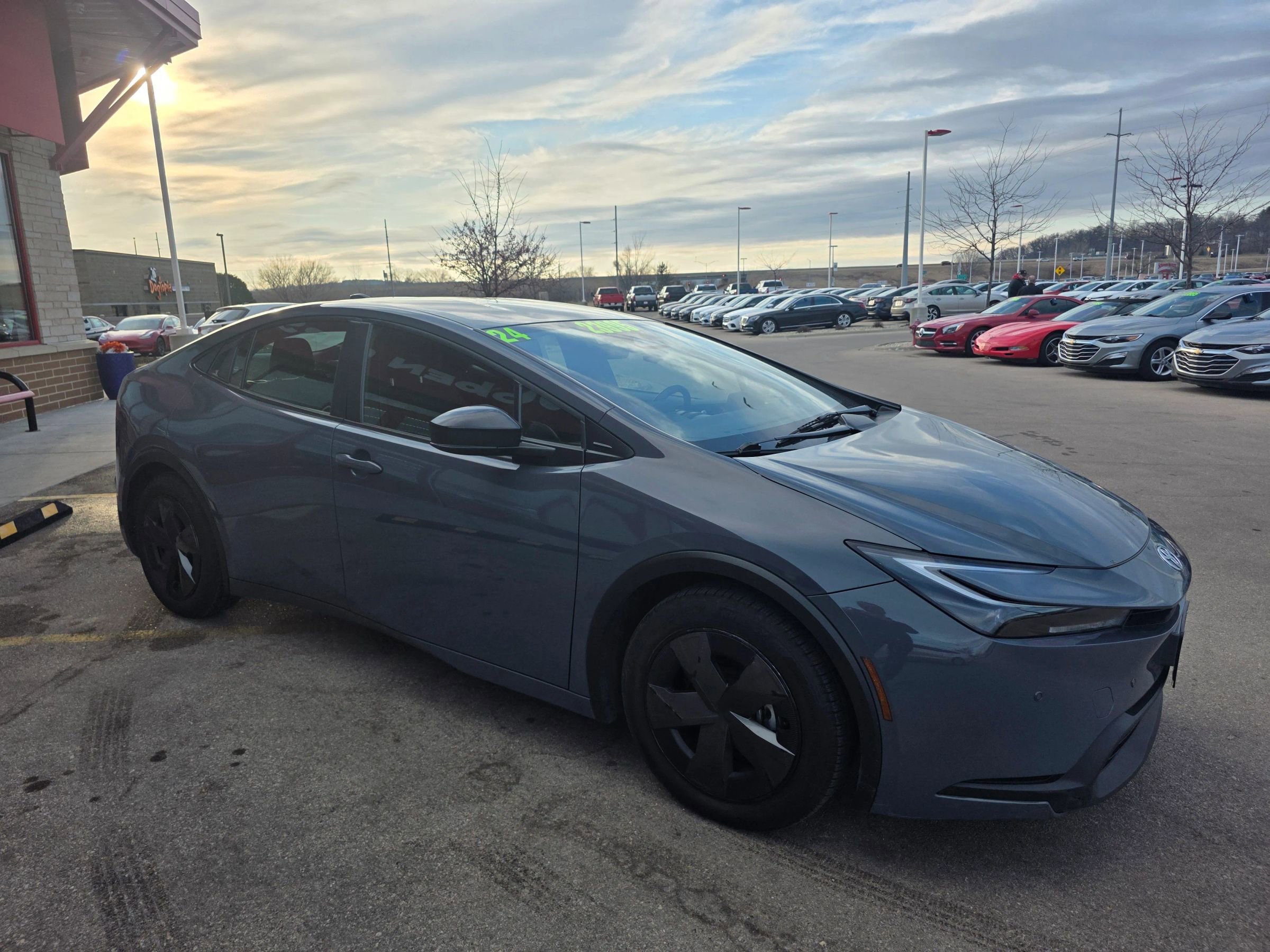 Used 2024 Toyota Prius LE FWD image 3
