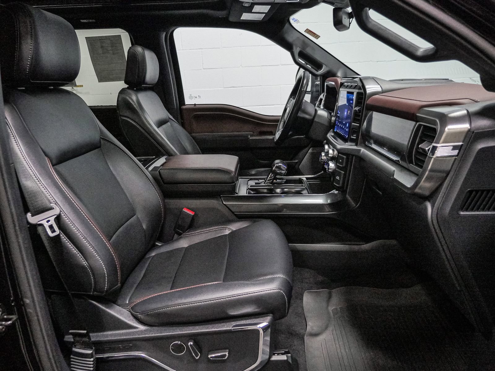 Certified 2023 Ford F150 Lariat w/ Equipment Group 502A High image 23