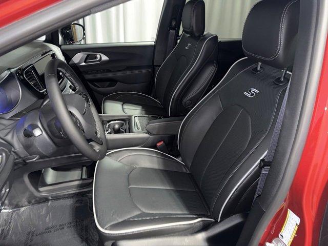 New 2026 Chrysler Pacifica Limited w/ S Appearance Package image 16