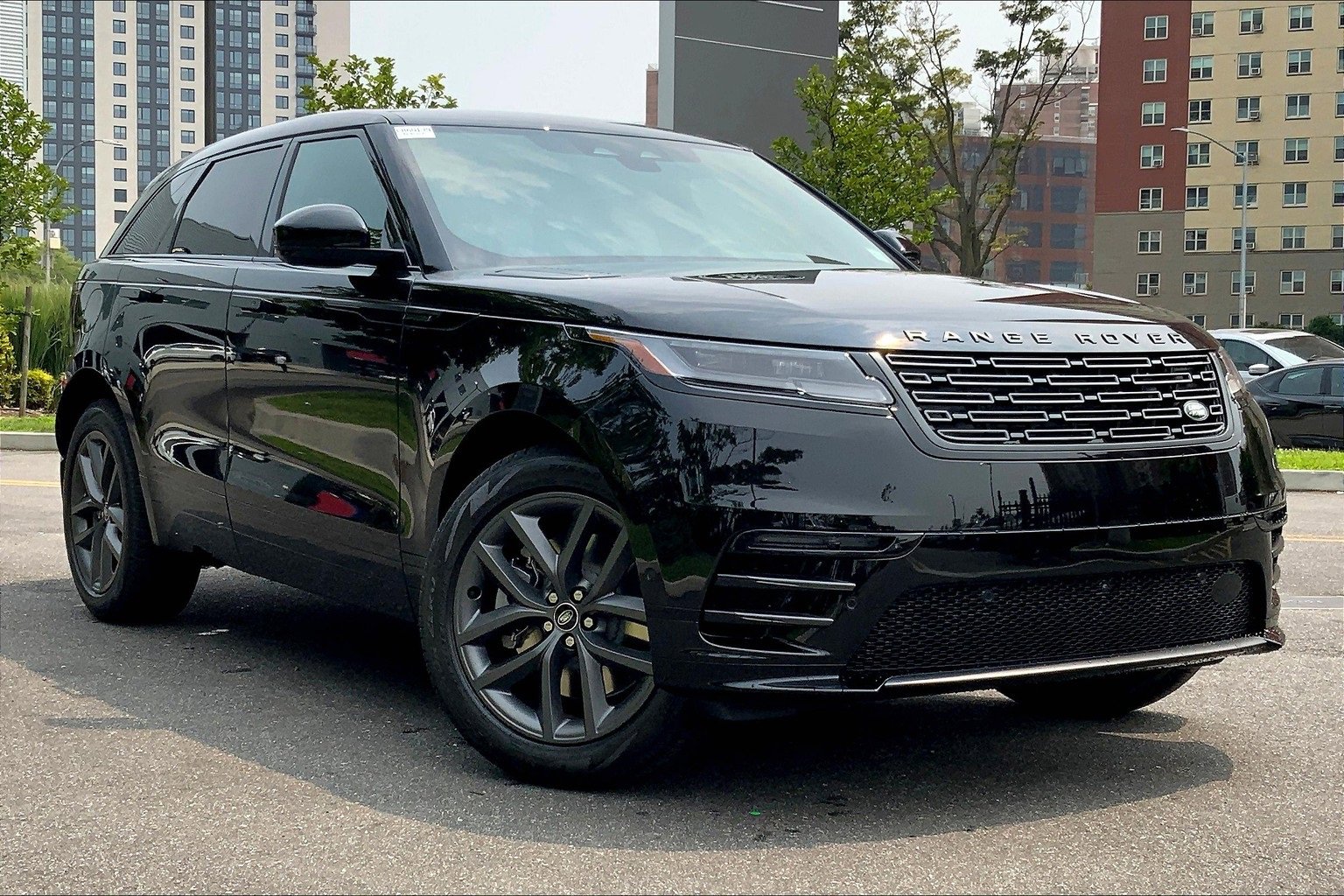 New 2026 Land Rover Range Rover Velar Dynamic SE image 2