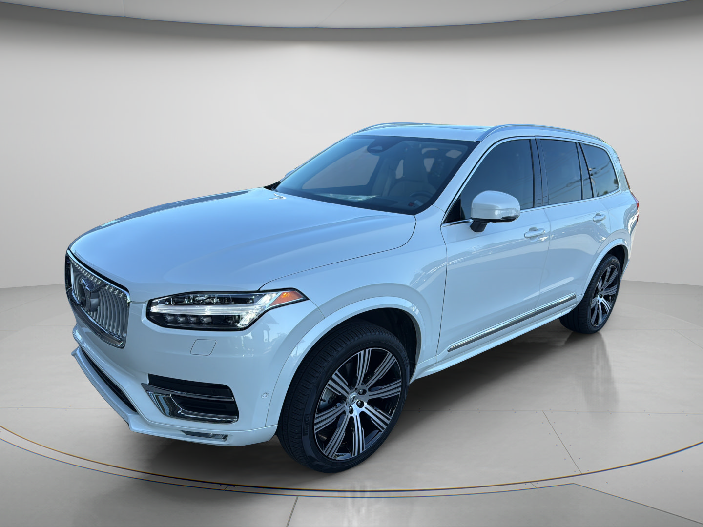 Used 2025 Volvo XC90 B6 Ultra w/ Protection Package AWD/4WD image 9