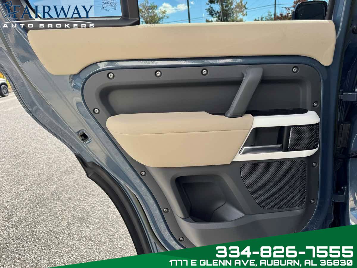 Used 2023 Land Rover Defender 110 SE AWD/4WD image 30