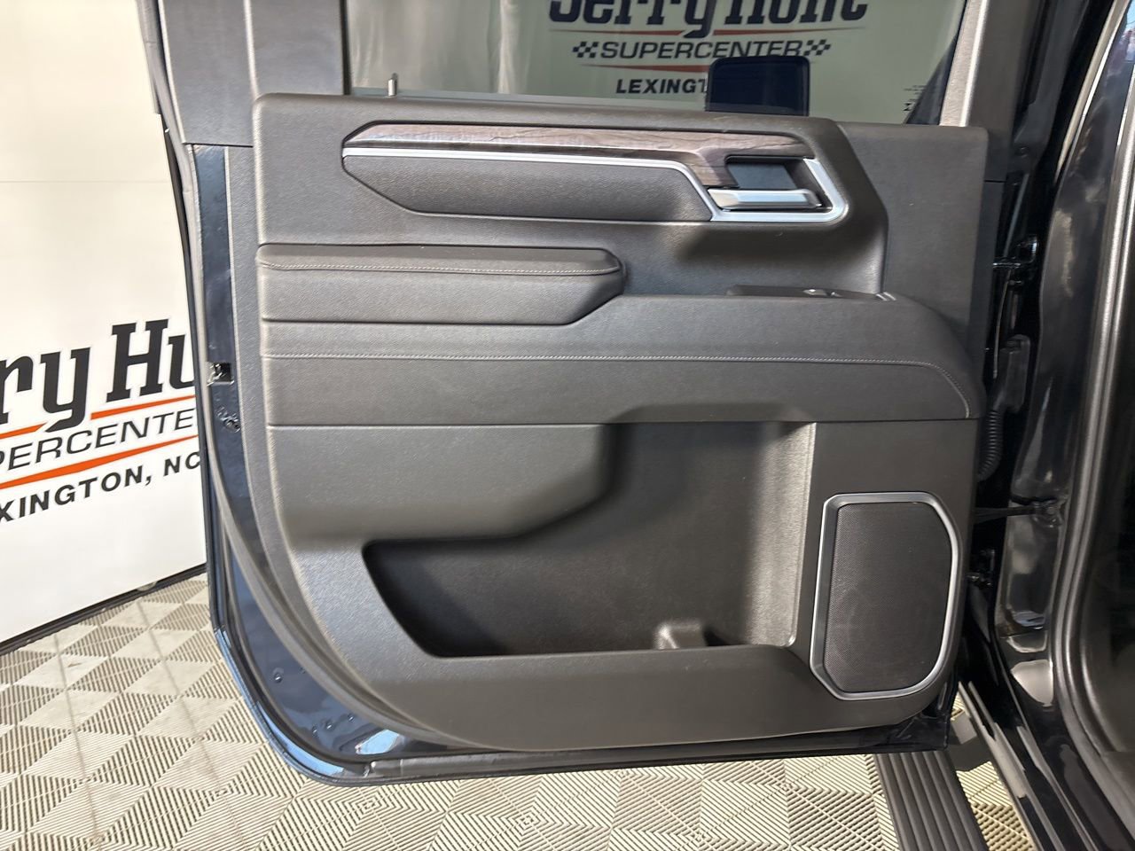 Used 2025 Chevrolet Silverado 3500 LTZ w/ LTZ Premium Package image 20