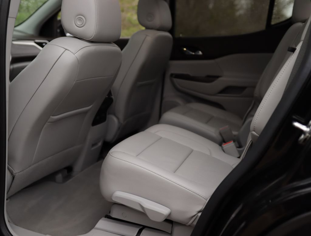 Used 2023 GMC Acadia SLT image 28