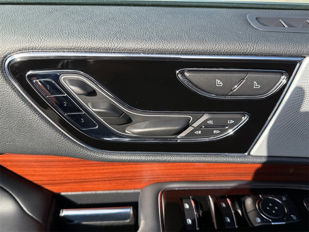 Used 2023 Lincoln Navigator Reserve image 10