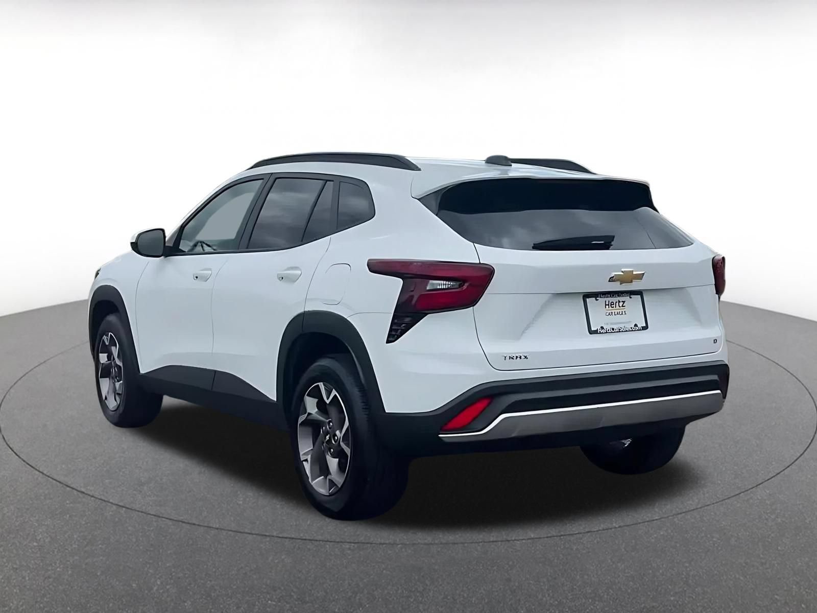 Used 2025 Chevrolet Trax LT FWD image 11