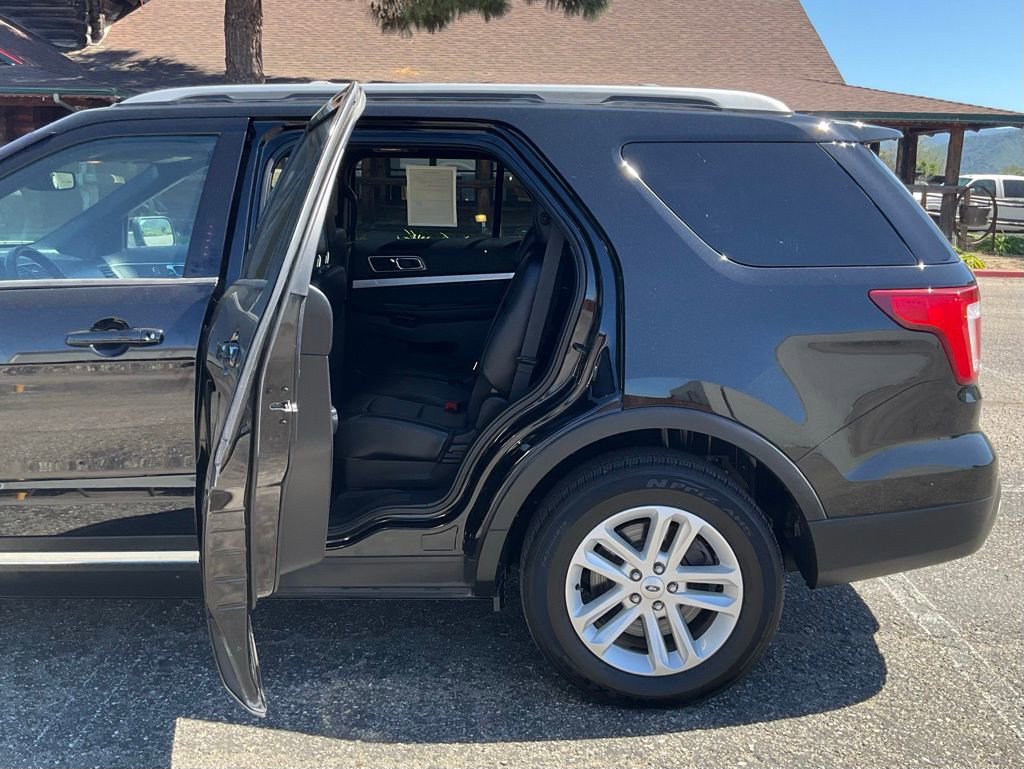 Used 2017 Ford Explorer XLT w/ Equipment Group 202A image 17