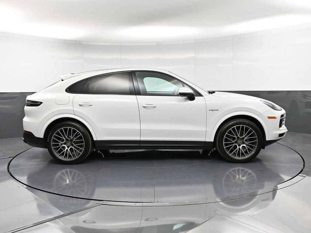 Certified 2022 Porsche Cayenne E-Hybrid Coupe AWD/4WD image 9