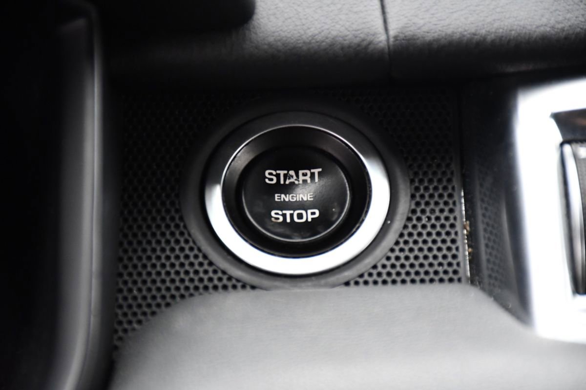 Used 2015 Land Rover Range Rover Sport SE image 14