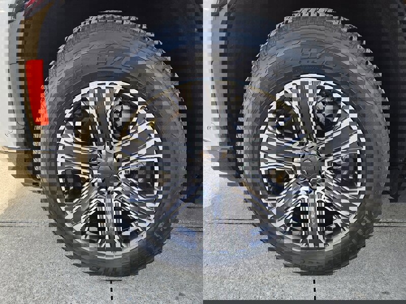 Used 2024 Jeep Wagoneer L Series II image 9