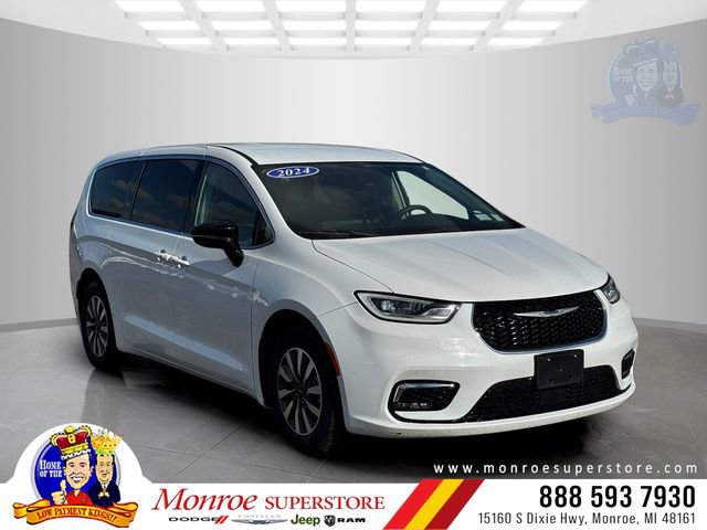 Certified 2024 Chrysler Pacifica Select