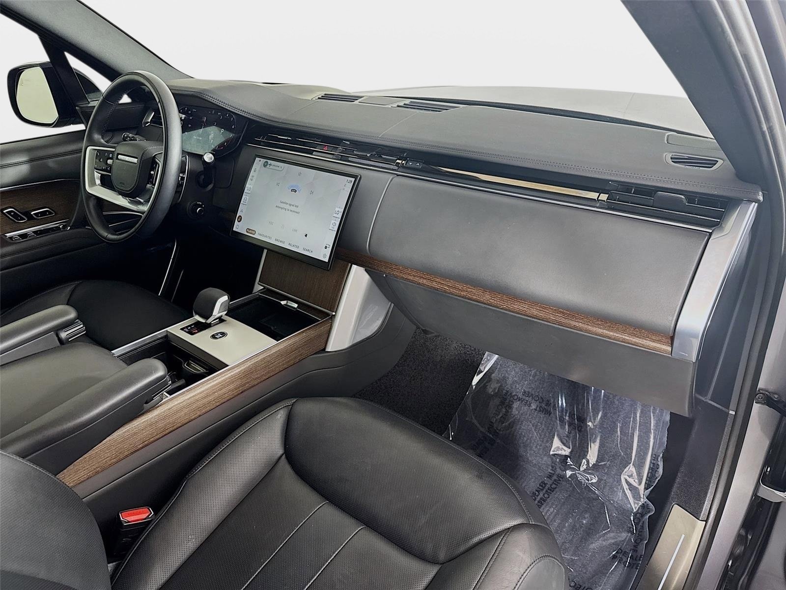 Certified 2025 Land Rover Range Rover Long Wheelbase SE AWD/4WD image 31