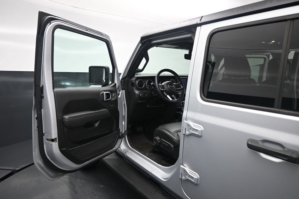 Used 2023 Jeep Wrangler Unlimited Sahara w/ Cold Weather Group AWD/4WD image 9