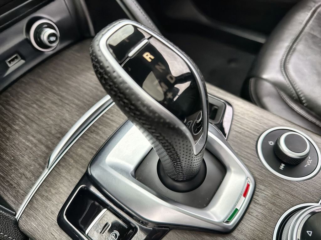 Used 2022 Alfa Romeo Stelvio Ti image 22